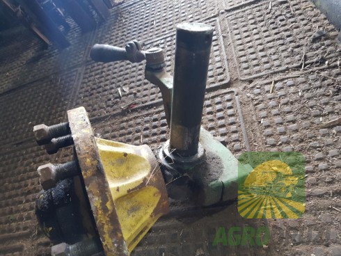 Б/В Цапфа заднього колеса John Deere Z10598