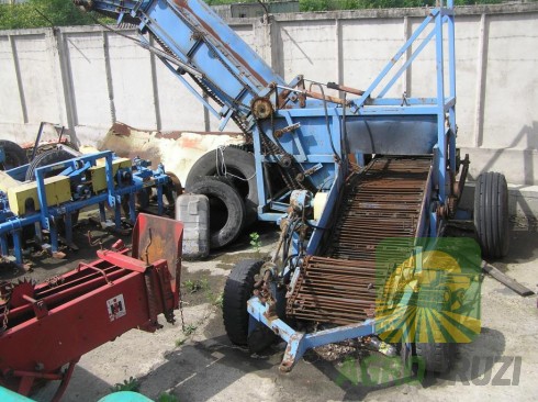 Комбайн бурякозбиральний Уманьферммаш