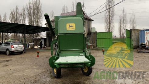 John Deere 330 Комбайн зернозбиральний
