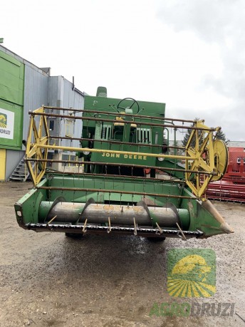 John Deere 330 Комбайн зернозбиральний