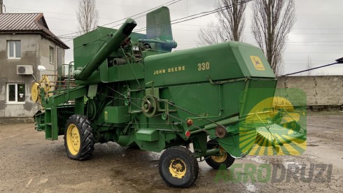 John Deere 330 Комбайн зернозбиральний