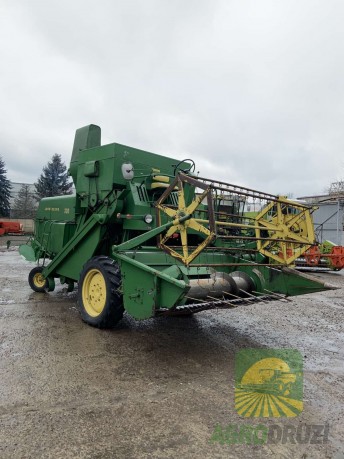 John Deere 330 Комбайн зернозбиральний 