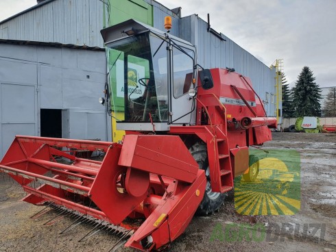 Massey Ferguson 16 комбайн зернозбиральний