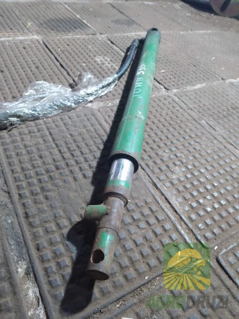 Б/В Циліндр підйому жатки (з патрубком) John Deere 935 №1 (довжина в складеному стані = 900 мм,, діаметр штока = 45 мм.)