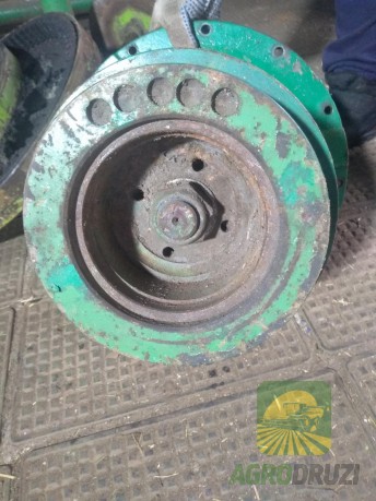 Б/В Корпус диска перевантаження (корпус вала контрприводу) John Deere Z10104