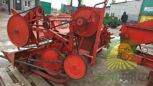 Bizon Z020 Комбайн зернозбиральний причіпний