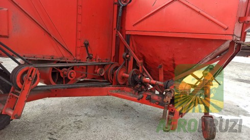 Bizon Z020 Комбайн зернозбиральний причіпний