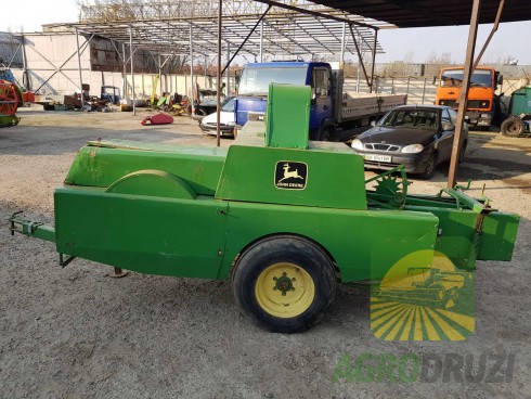 John Deere 332