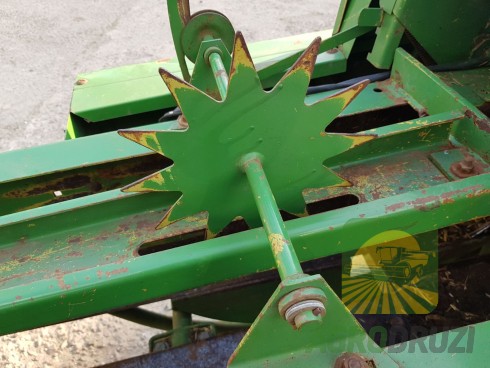 John Deere 332