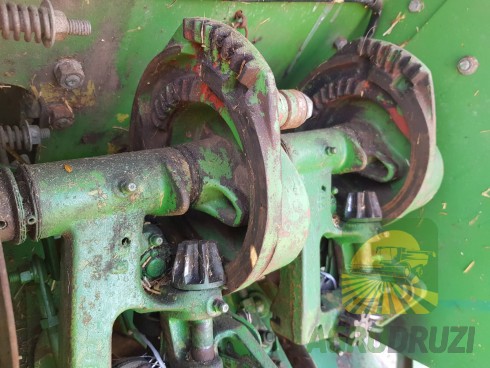 John Deere 332
