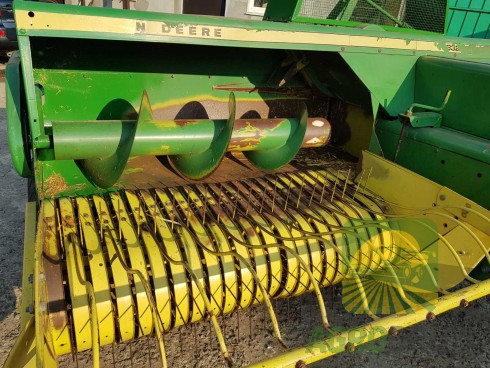 John Deere 332