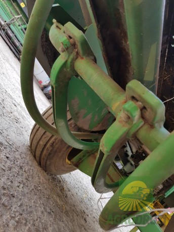 John Deere 332