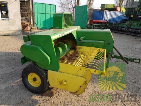 John Deere 332
