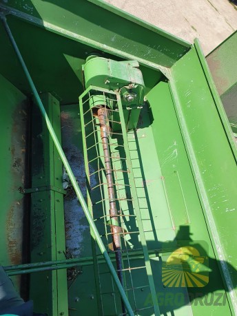 John Deere 330 Комбайн зернозбиральний
