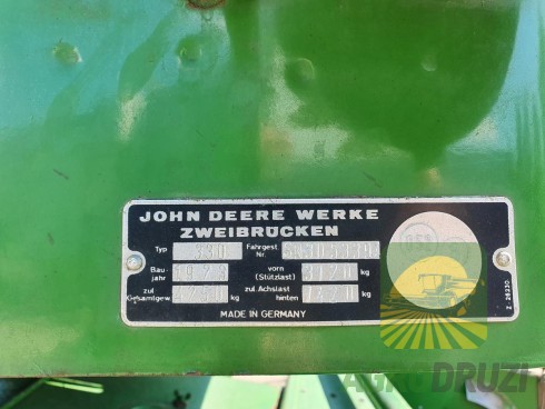 John Deere 330 Комбайн зернозбиральний