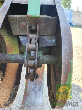 John Deere 330 Комбайн зернозбиральний