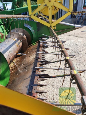 John Deere 330 Комбайн зернозбиральний