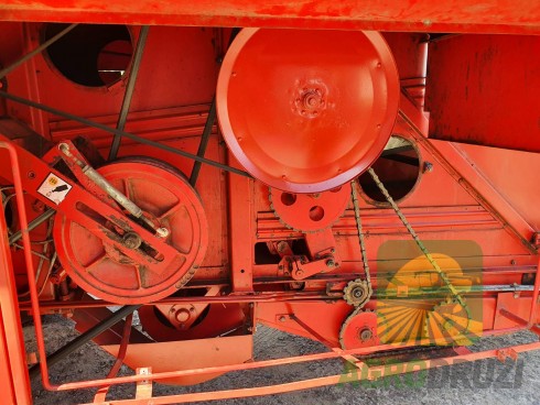 Massey Ferguson 206 Комбайн зернозбиральний
