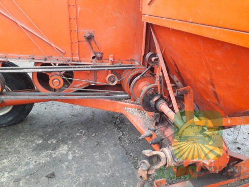 Bizon Z020 Комбайн зернозбиральний причіпний