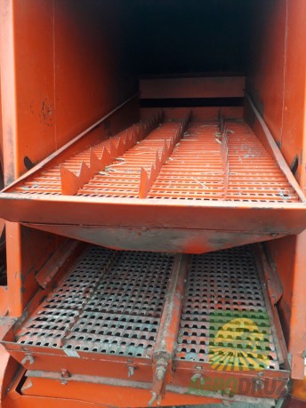 Bizon Z020 Комбайн зернозбиральний причіпний