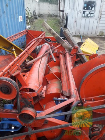 Bizon Z020 Комбайн зернозбиральний причіпний