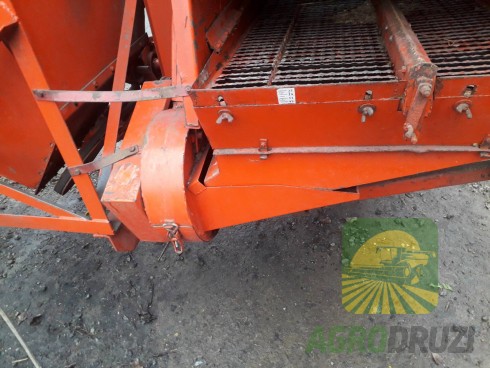 Bizon Z020 Комбайн зернозбиральний причіпний