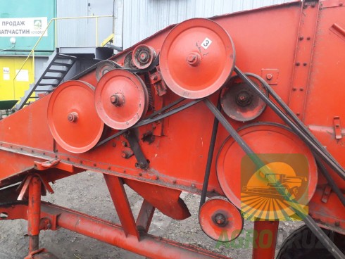 Bizon Z020 Комбайн зернозбиральний причіпний