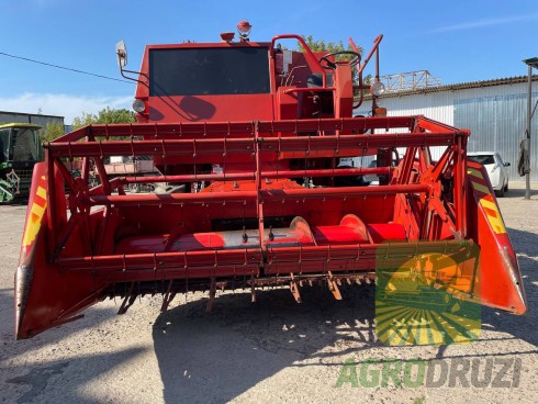 Massey Ferguson 240 Комбайн зернозбиральний