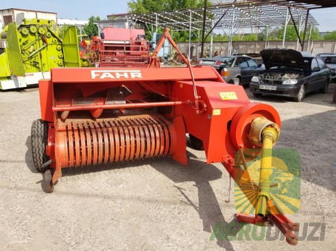 Fahr Kola Rivale 30 Прес-підбирач тюковий