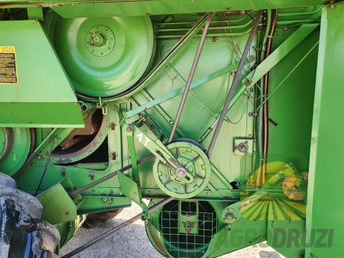 John Deere 945 Комбайн зернозбиральний