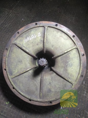Б/В Вал привідний з корпусом (кожух двигуна) John Deere Z10104